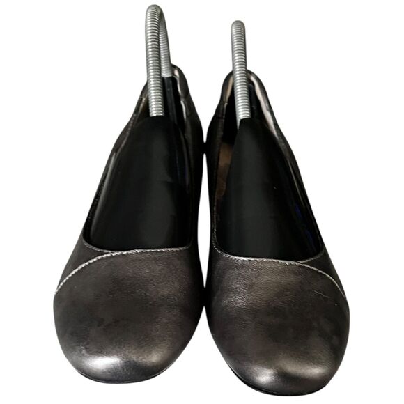 Taos Shoes Women Size 7.5 Debut Ballet Pewter Silver Leather Slip On - Picture 2 of 5